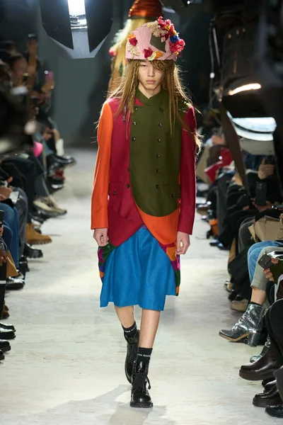 Look 18